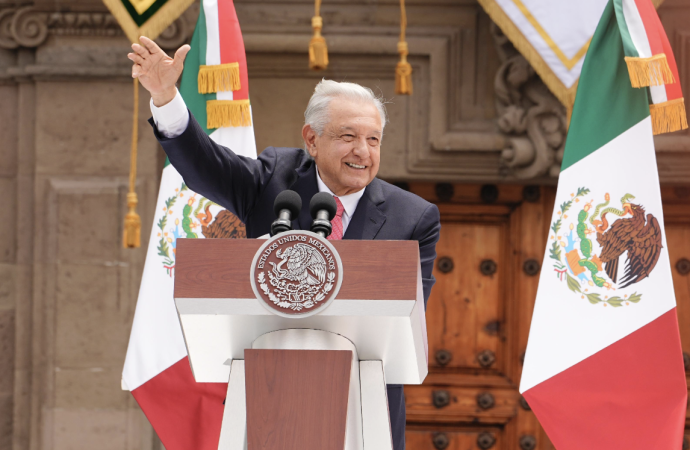 Asiste Margarita González Saravia al último informe del presidente López Obrador